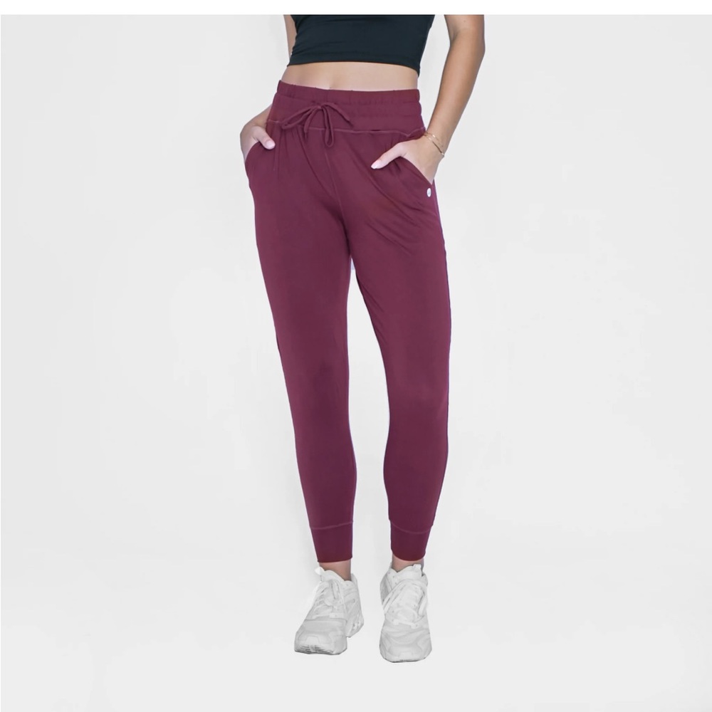 Weekend Joggers by Senita Athletics